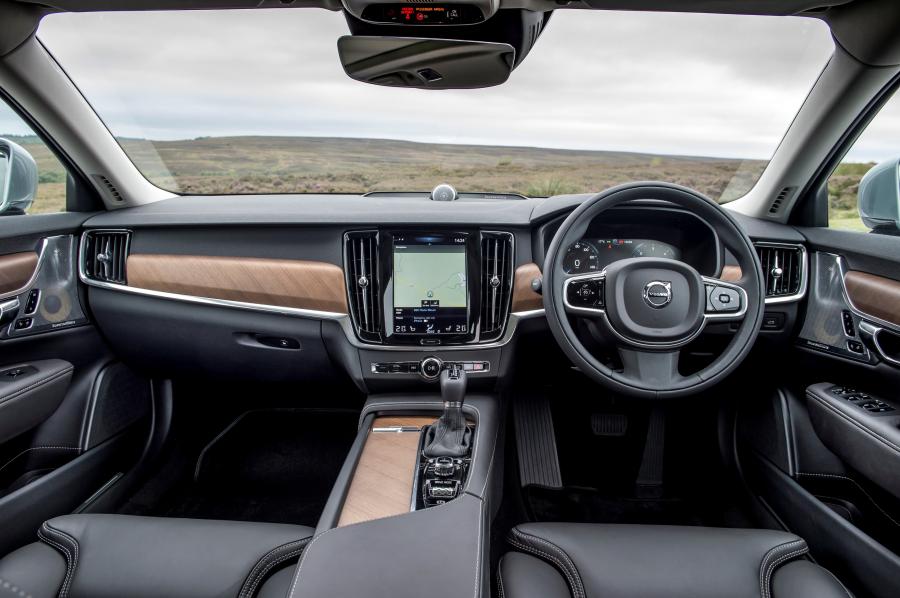 Торпедо Volvo V90 D4 Inscription 2016 года  (UK) (фото 9 из 30)